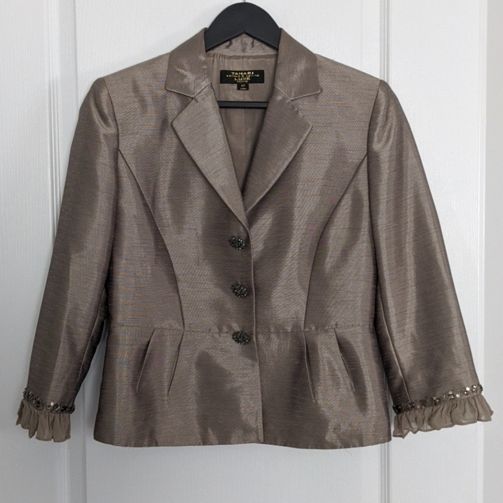 Like new Tahari Arthur S. Levine Luxe blazer